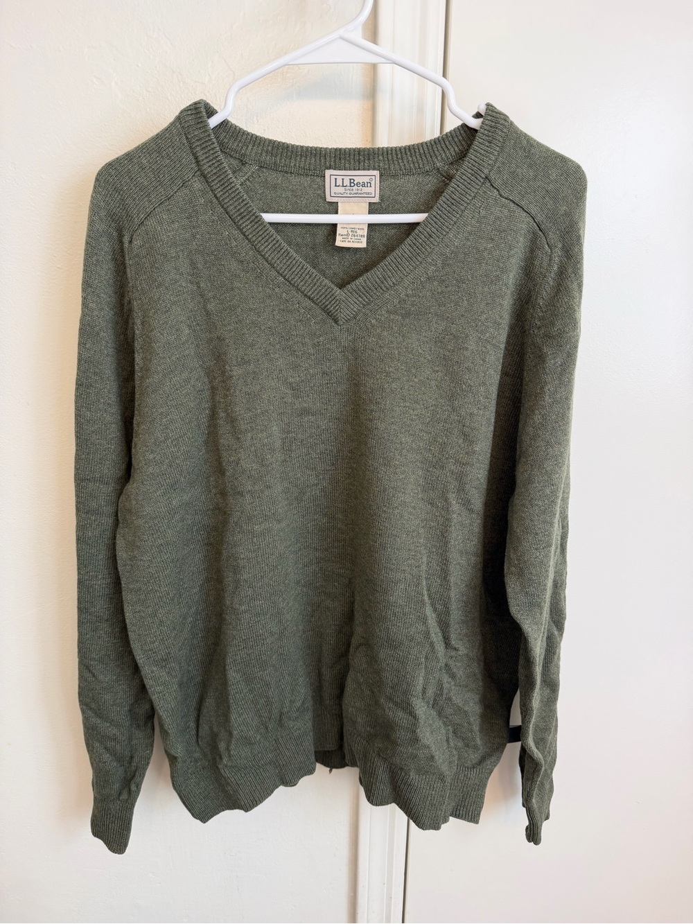 L.L. Bean Men's Olive Green V-Neck Sweater 100% Lambswool Size Large